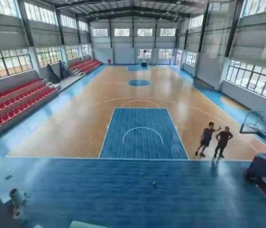 pvc木纹运动地板塑胶地面防滑篮球场室内专用枫木纹塑料卷材地板