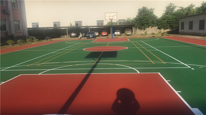 丙烯酸篮球场气排球场地坪漆施工后